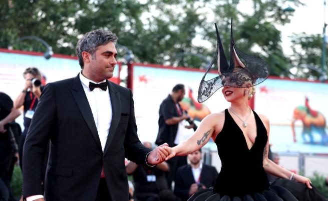  Лейди Гага с годеника си Майкъл Полански на фестивала във Венеция 