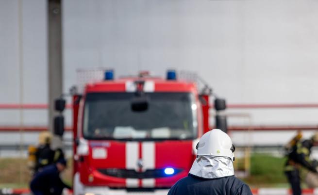 Пожар в столичния кв. „Дружба“ вдигна на крак четири екипа огнеборци