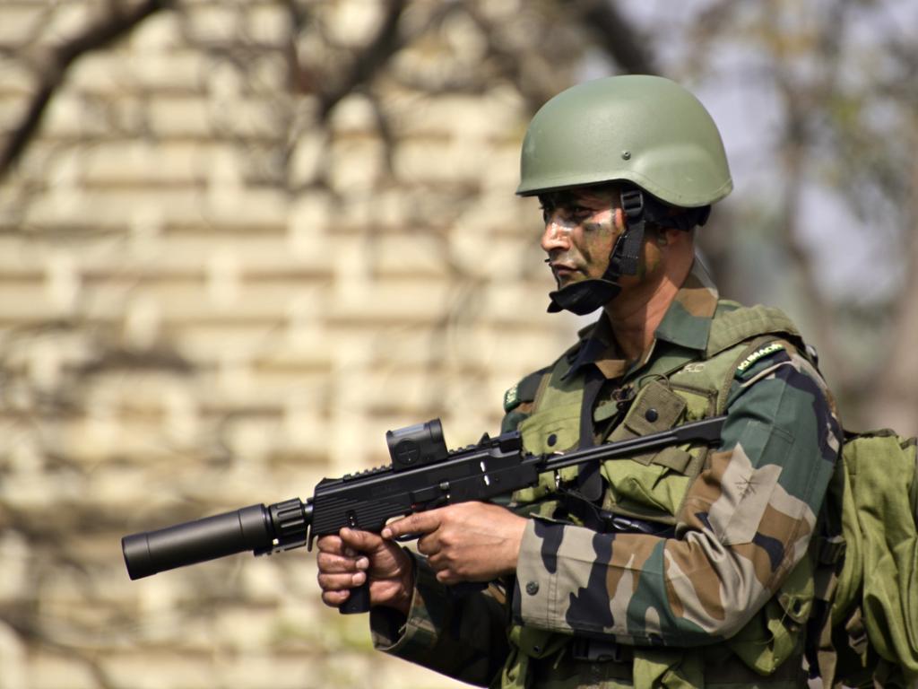 Общо 45 индийци подмамени в руската армия и пратени в