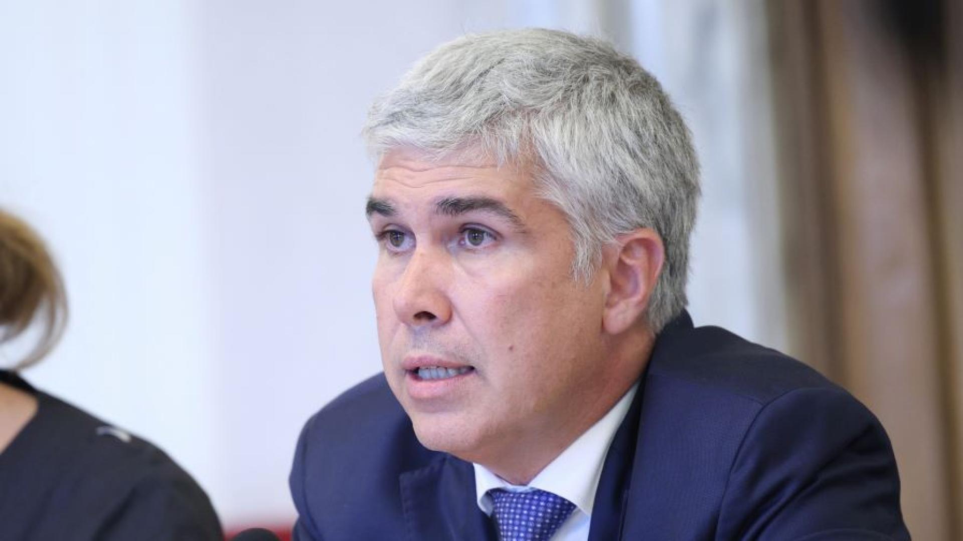 След призовка за обвиняем бившият служебен министър на енергетиката Владимир