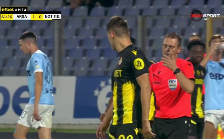 Грешката на Йонас Там бе наказана и с червен картон - Ботев остана с 10 души (видео)