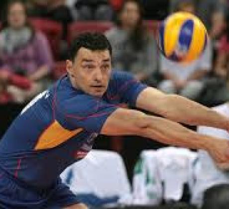 Владимир Николов е български волейболист Той е роден на 3 октомври 1977 г Играе на поста диагонал Започва да