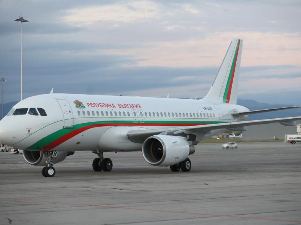 Премиерът Димитър Главчев и министърът на транспорта и съобщенията Красимира Стоянова