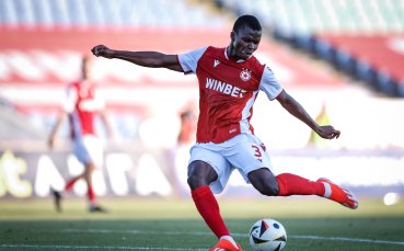 Гамбийски национал твърдо аут от сметките на Томаш