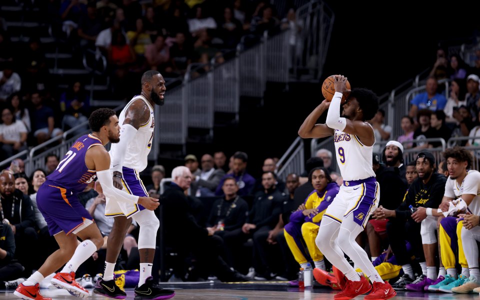 За историята ЛеБрон и Брони Джеймс заедно в игра за Лейкърс