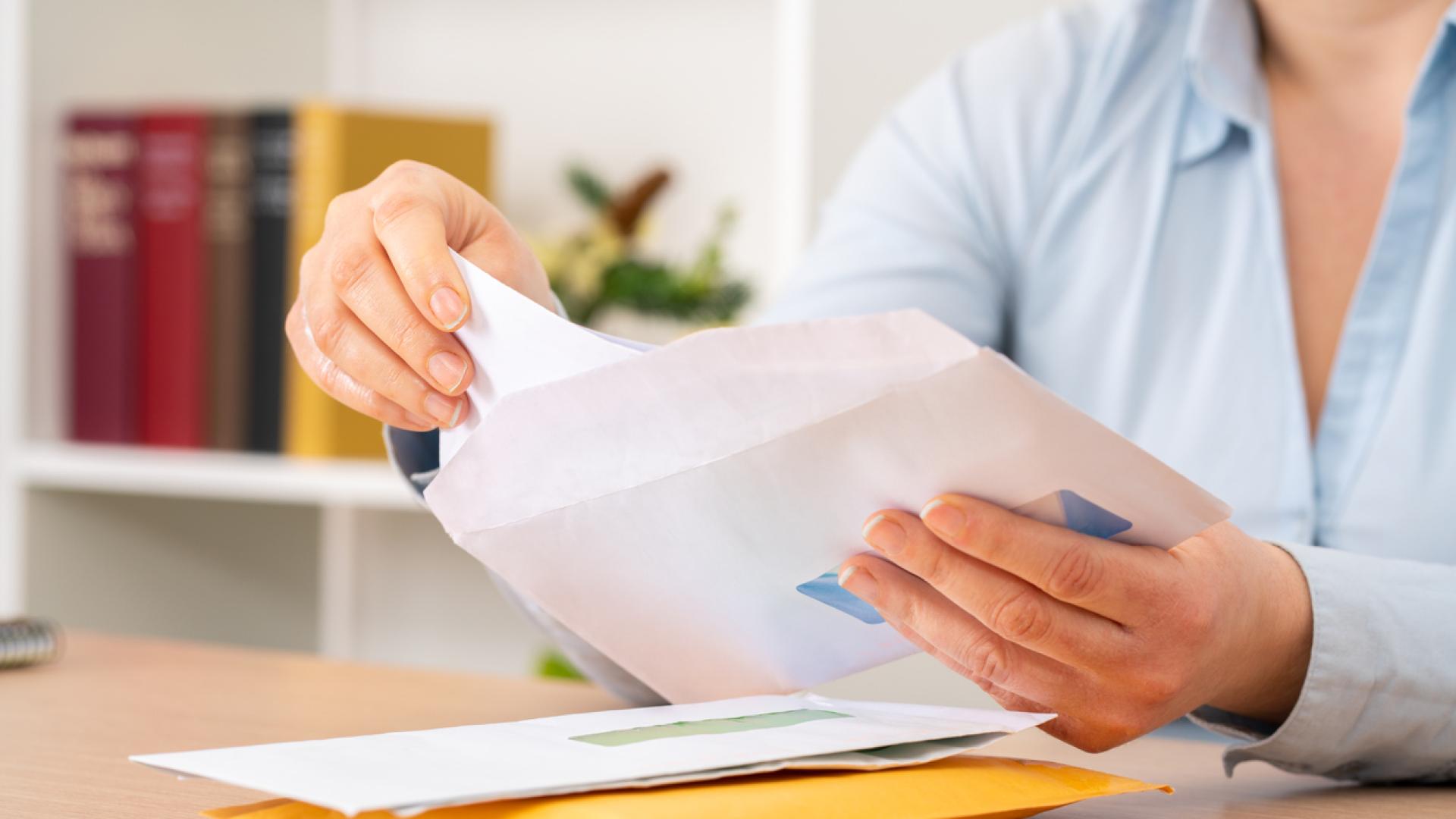 Мъж беше арестуван след като както се твърди членове на