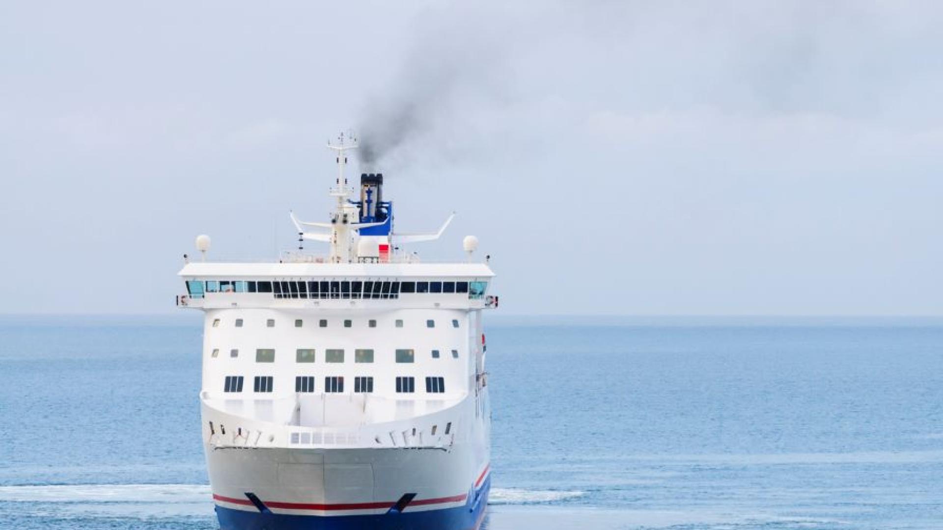 Най малко четирима души са загинали а десетки са в неизвестност