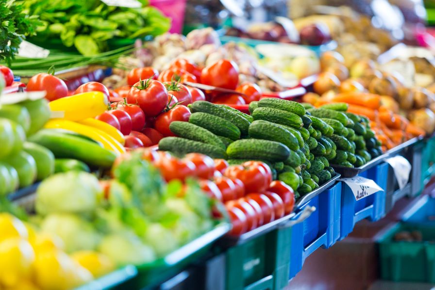 Цените на едро на основни хранителни продукти у нас продължават да растат
