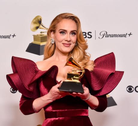 Певицата Адел разкри че е с частична загуба на слуха