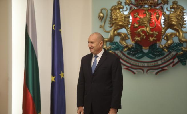 Президентът Радев назначава нови посланици в Белгия, Нидерландия и Казахстан Президентът Радев назначава нови посланици в Белгия, Нидерландия и Казахстан