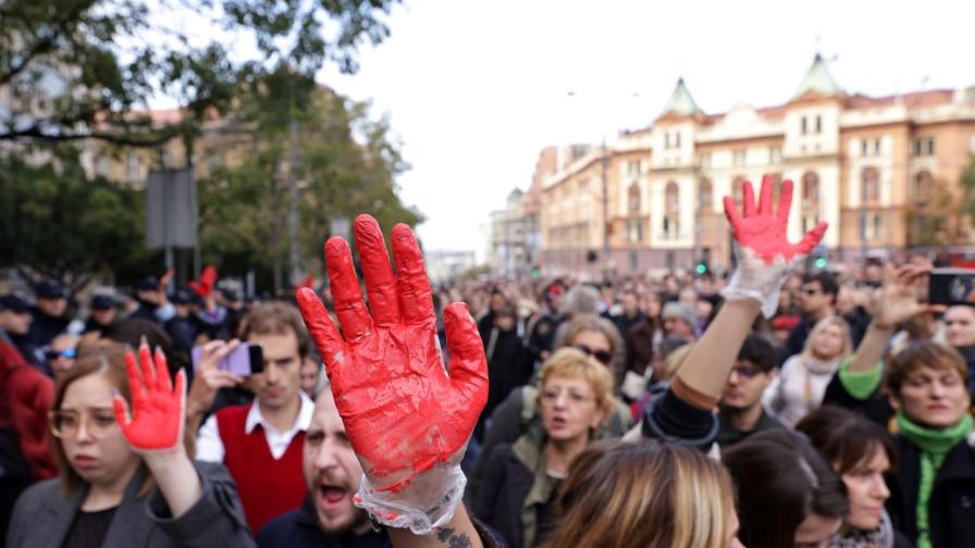 Демонстрация в Нови Сад в памет на загиналите при трагедията на жп гарата