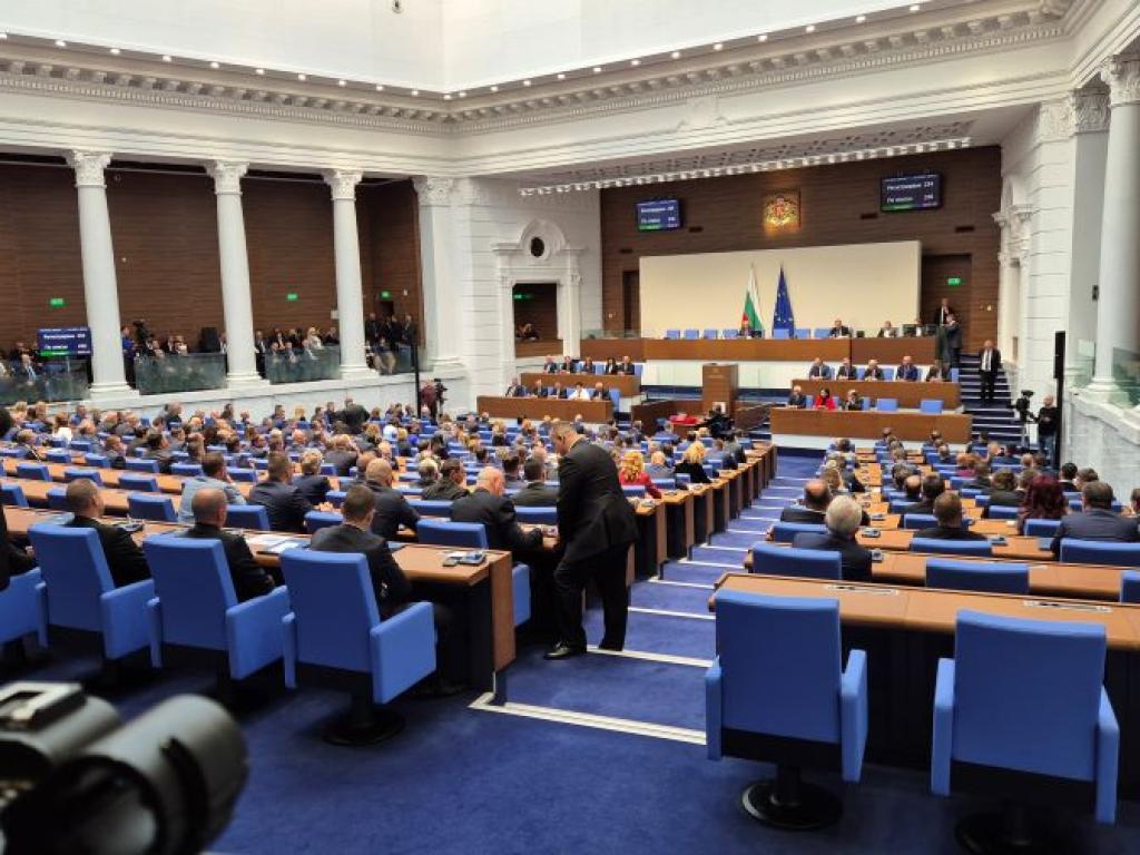 Първото заседание на новия парламент в сряда ще бъде възобновено