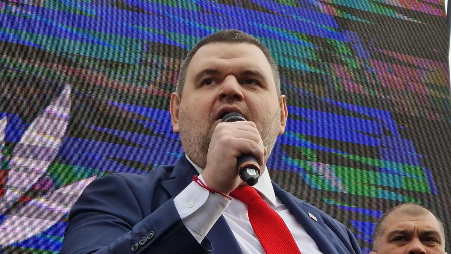 Намираме за неприемливо забавянето или отлагането на наложителното разрешаване на