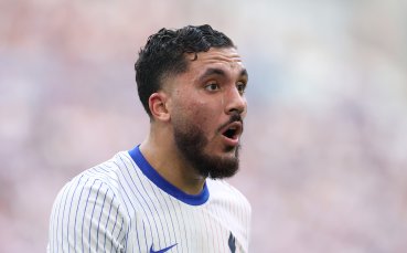 Лион продава голямата си звезда, за да се справи с дълговете