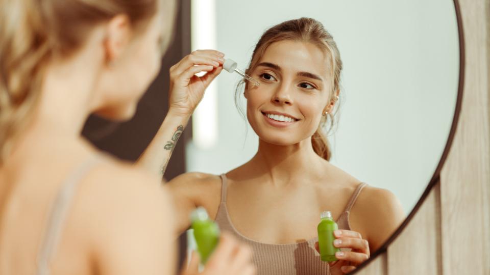 Дълги години хиалуроновата киселина беше кралицата на хидратацията. Е, редно