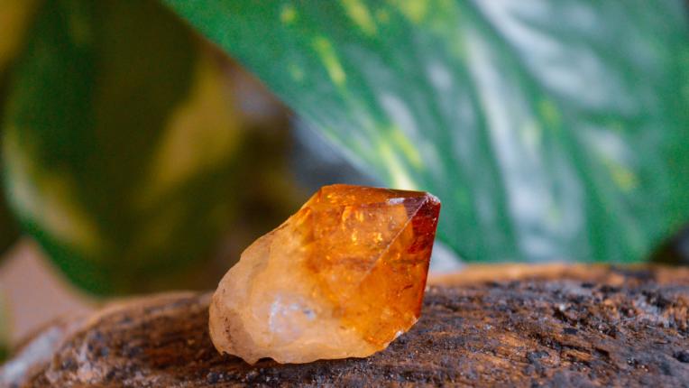  Повече фамилиарност и пристрастеност? Тези кристали са за вас! 