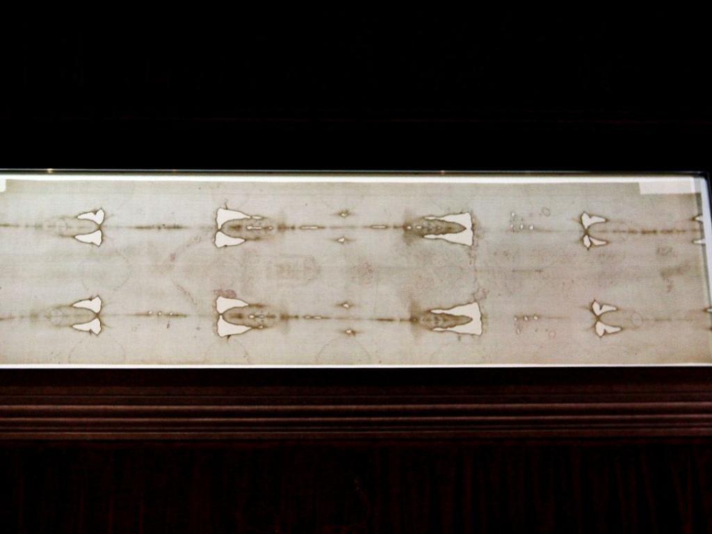 На 4 декември 1532 г Торинската плащаница е повредена при