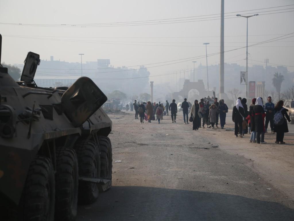 Бунтовническите сили в Сирия превзеха северната и централната част на