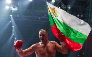 Кобрата премаза Махмуд Чар за титлата на WBA