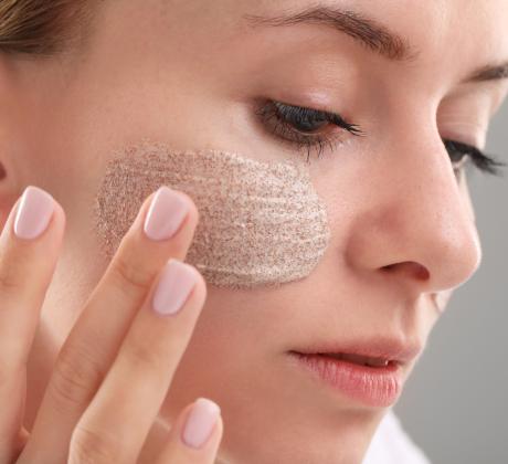 Д р Айлин Кафелова е дерматолог в клиника Естелайн Завършва медицина