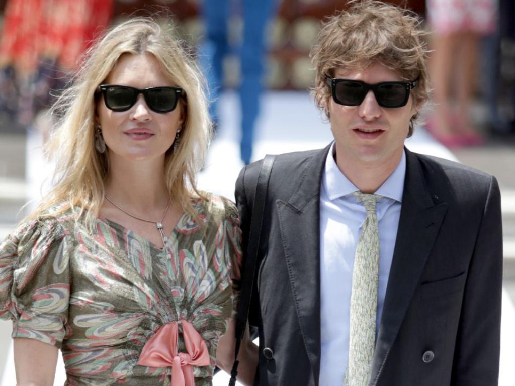 Британският супермодел Кейт Мос сложи край на 9 годишната си връзка