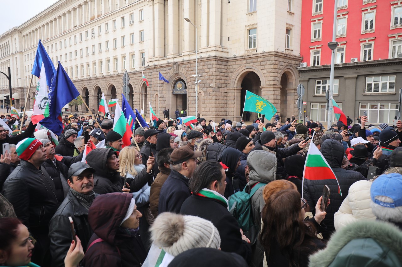 <p>Стопаните на заразените с чума животни излязоха на протест пред Министерския съвет. Те настояват за адекватни мерки от страна на държавата.</p>