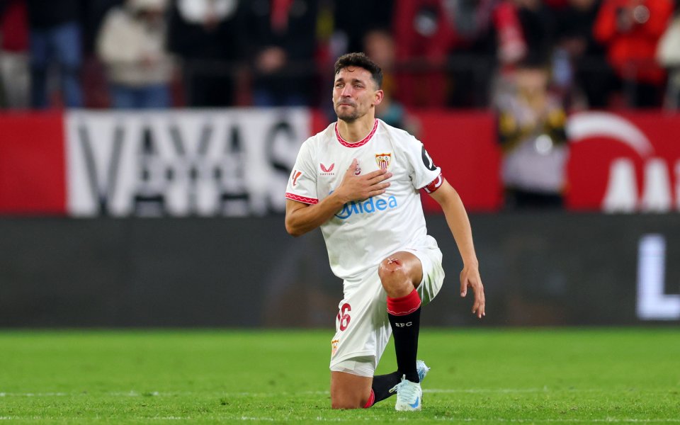 <brath d=M556.869,30.41 C554.814,30.41 553.148,32.076 553.148,34.131 C553.148,36.186 554.814,37.852 556.869,37.852 C558.924,37.852 560.59,36.186