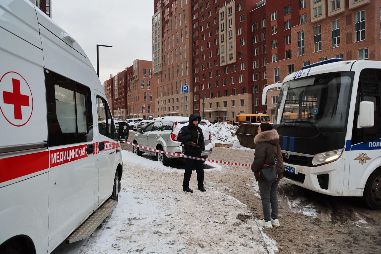 <p>Двама души загинаха при експлозия на &bdquo;Рязански проспект&ldquo; в Москва, предаде ТАСС като се позова на спешните служби.</p>