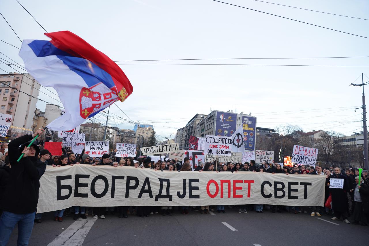 Протестът в Белград започна, един арестуван пред сградата на Президентството