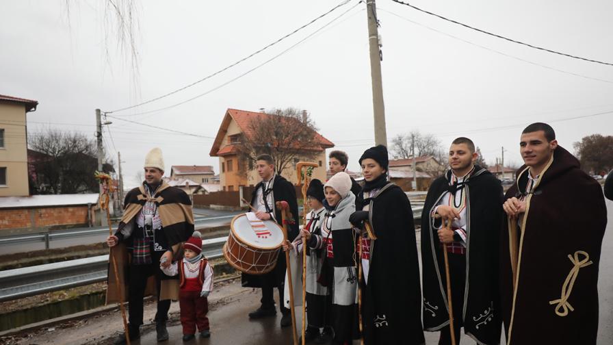 Коледарите: „Стани, стани Нине!