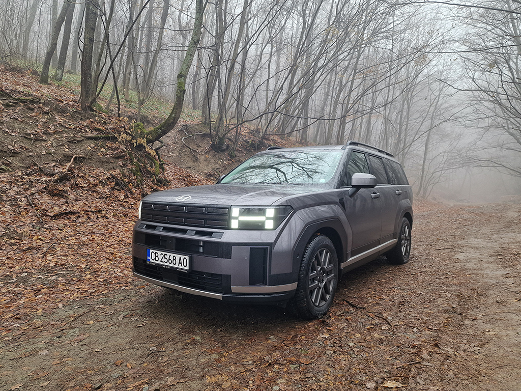 Ако се абстрахирам от дизайна на задницата, SUV-флагманът на марката е огромен, комфортен и икономичен. Това е автомобил, с който навъртането на километраж е като песен, като рефрен от една популярна родна песен „минава, големият кораб минава“