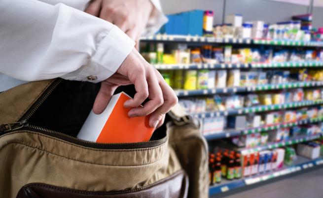 Двама арестувани за кражба на парфюми за хиляди левове