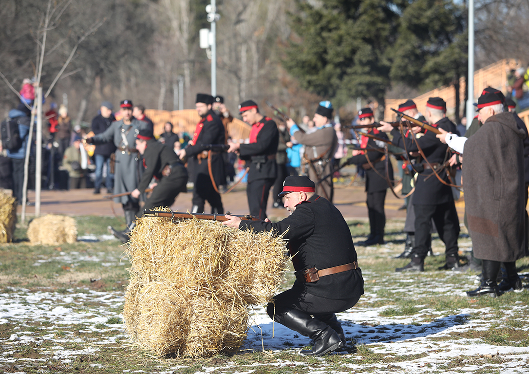 <p>Историческа възстановка по повод 147 години от Освобождението на град София от османско владичество в Северен парк</p>