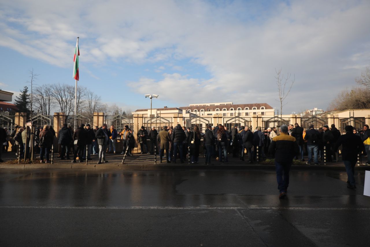 <p>Петков се явяви в прокуратурата, за да му бъде предявено обвинението за ареста на Борисов</p>