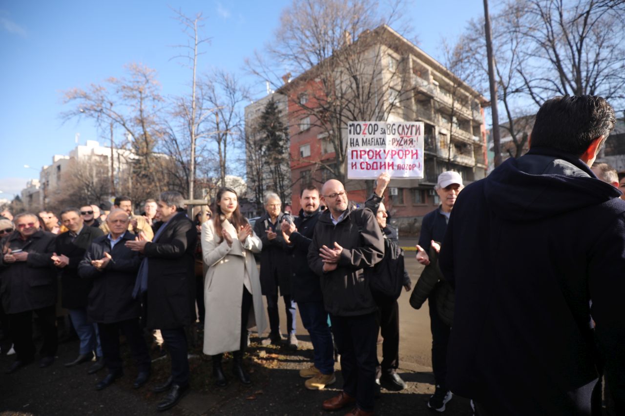 <p>Петков се явяви в прокуратурата, за да му бъде предявено обвинението за ареста на Борисов</p>