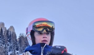 Малена Замфирова се класира за осминафиналите в паралелния гигантски слалом на Игрите в Италия