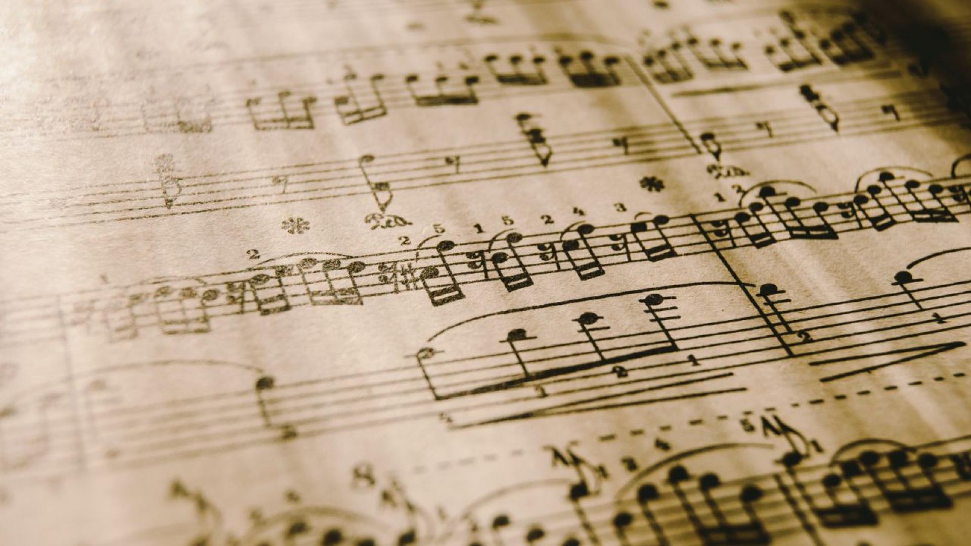 Гигантските оркестри и музикални групи които обхващат различни жанрове като