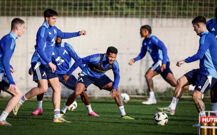 Левски стартира подготовка за мача със Славия