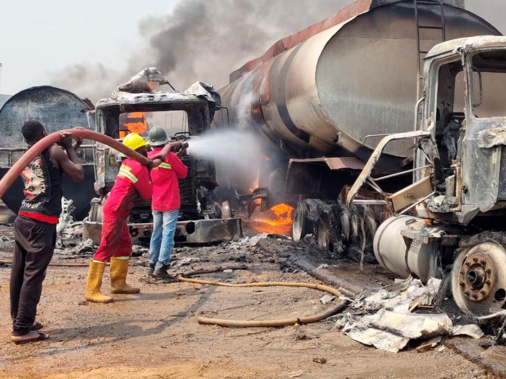 Жертвите на избухването на цистерна с гориво в Нигерия вече