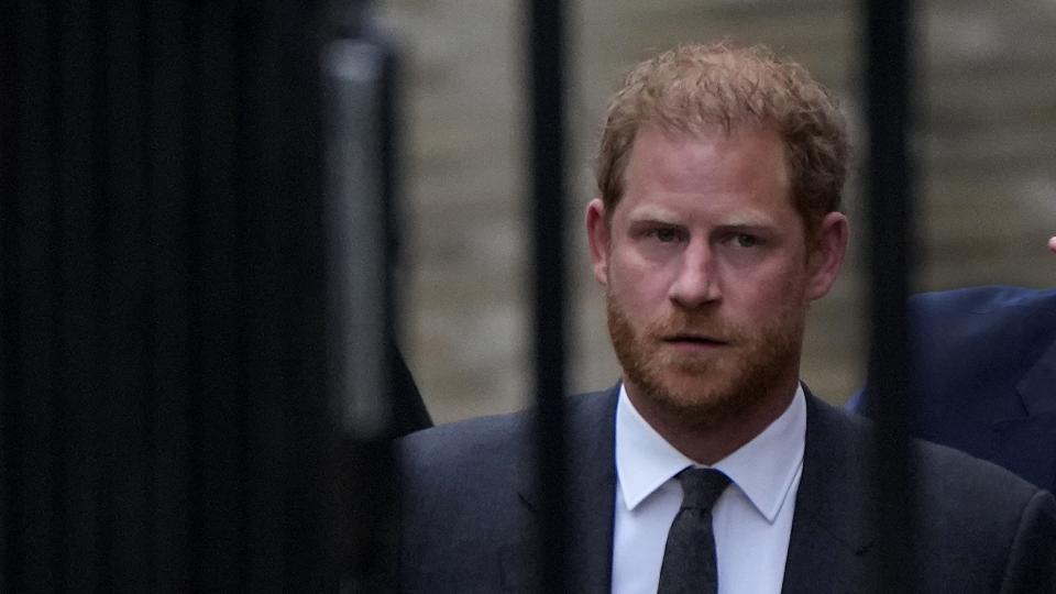 След принц Андрю – и Хари под заплаха да бъде лишен от титлата си