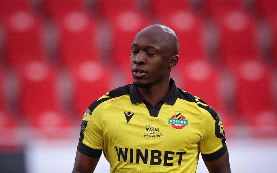 Ботев Пловдив си връща защитник