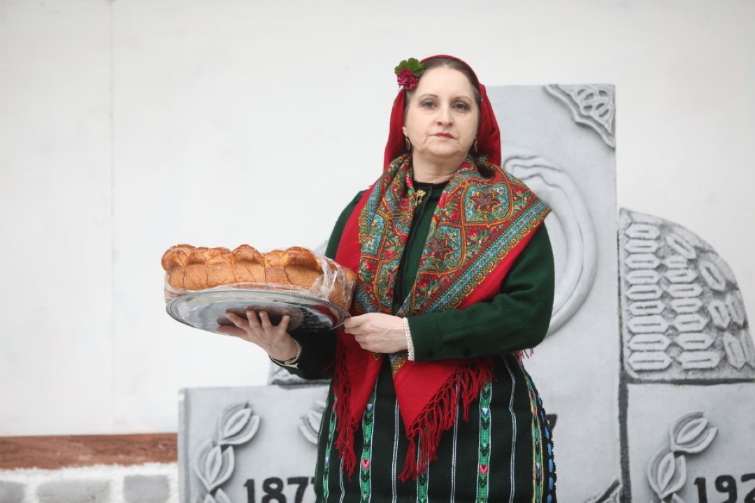 <p>Традиционното и пъстро &quot;Бабино хоро&quot; се завъртя днес в Разлог в деня на родилната помощ или Бабинден</p>