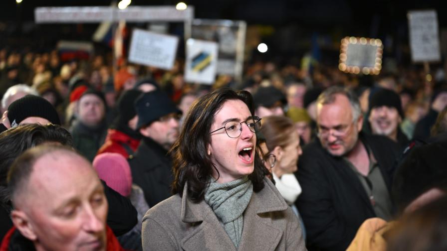 Десетки словаци протестираха срещу...