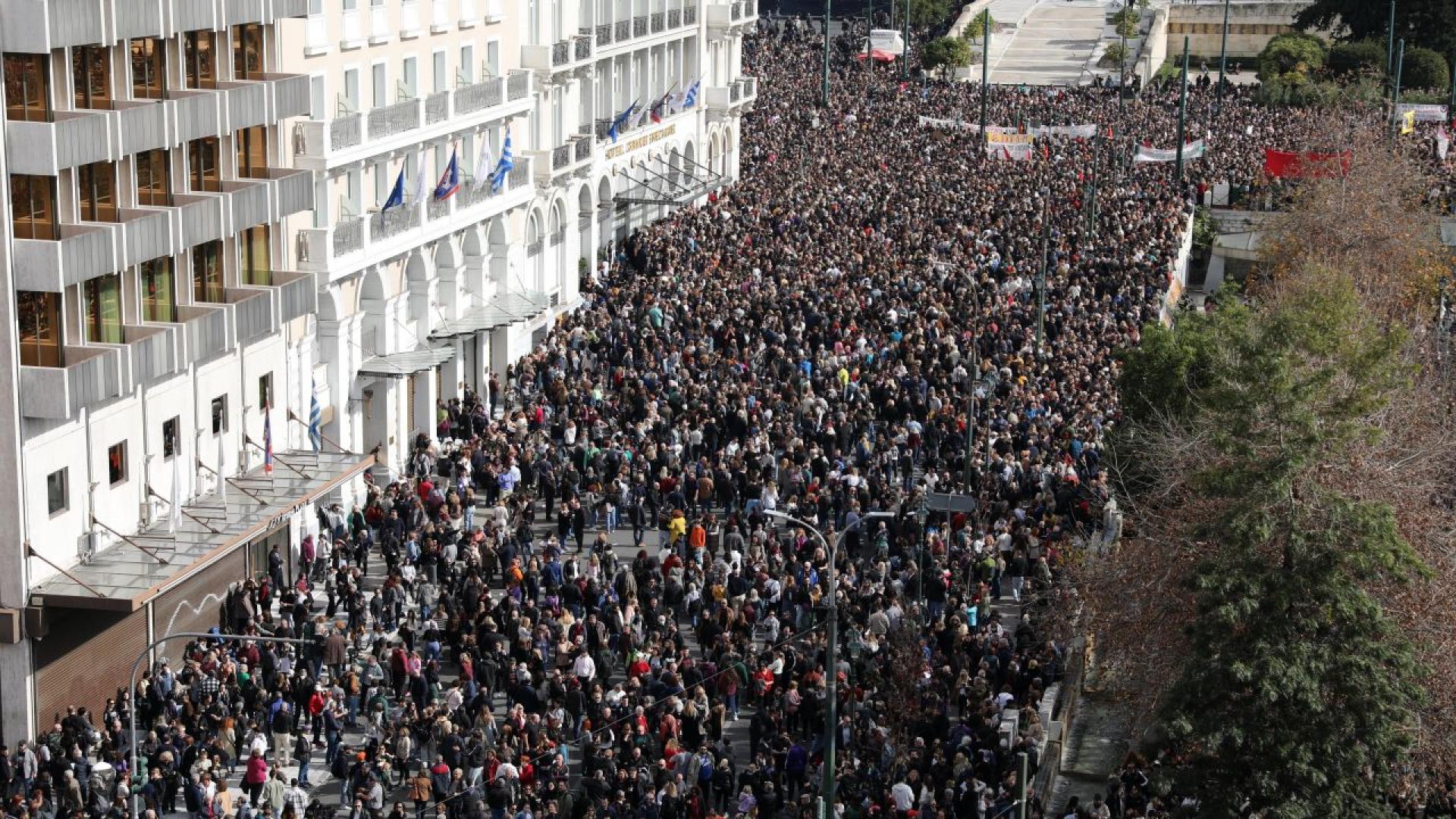 Четири гръцки опозиционни партии внесоха вот на недоверие срещу правителството