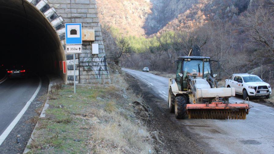 След разпореждането на Желязков: Започна ремонтът в Креснеското дефиле