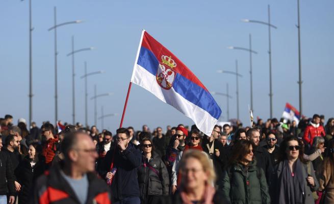 Нови сблъсъци и блокади: Студентите в Сърбия окупираха сградата на 