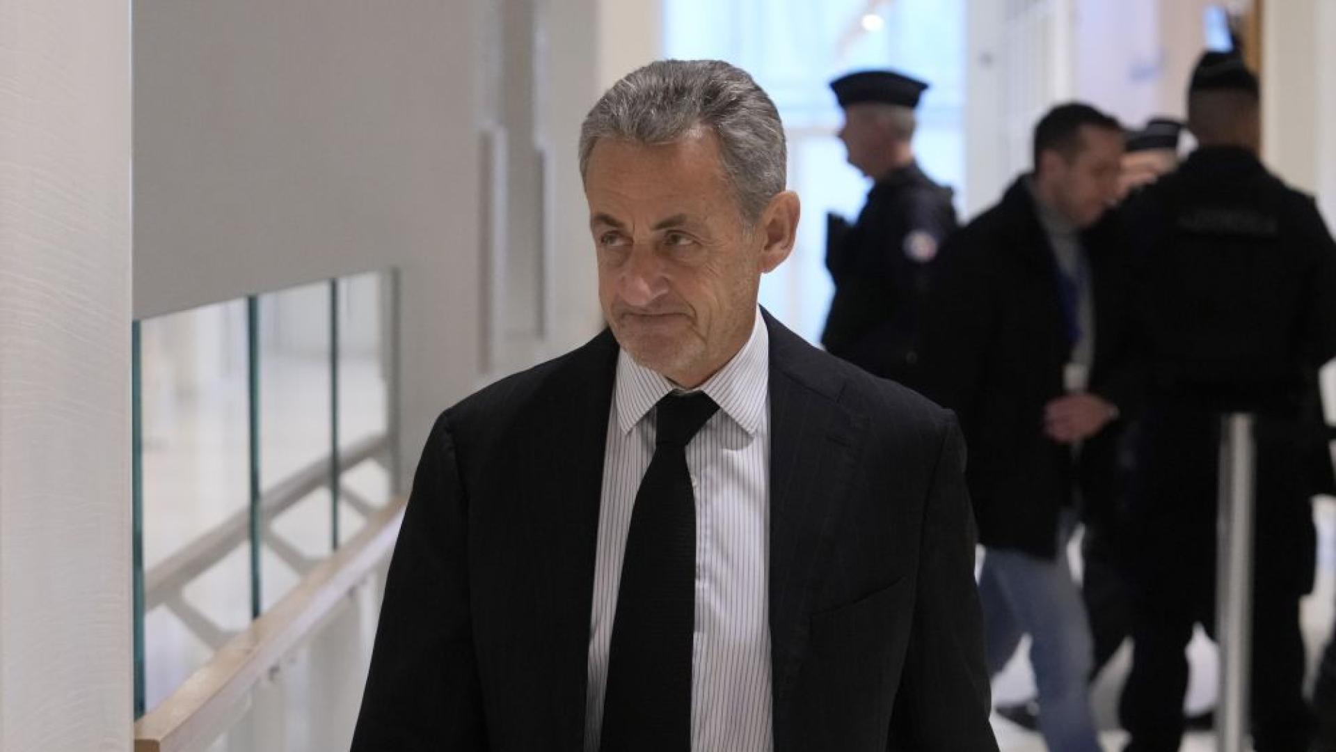 Очаква се днес бившият президент на Франция Никола Саркози да