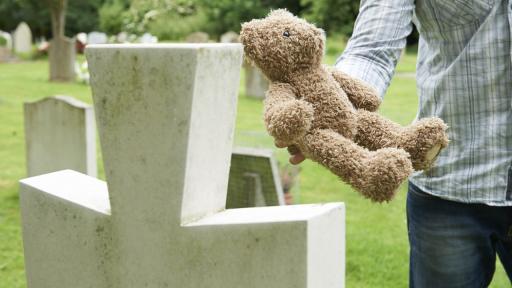 Майка, обвинена в убийството на детето си, моли за дарения