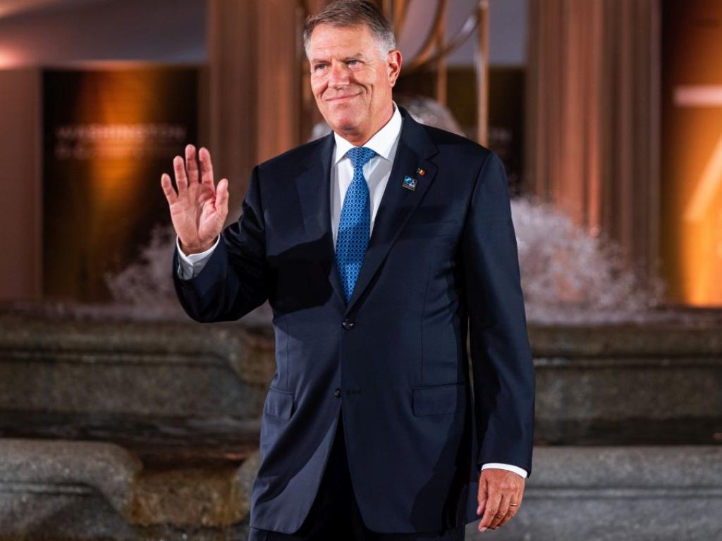 Клаус Йоханис обяви оставката си като президент на Румъния Той