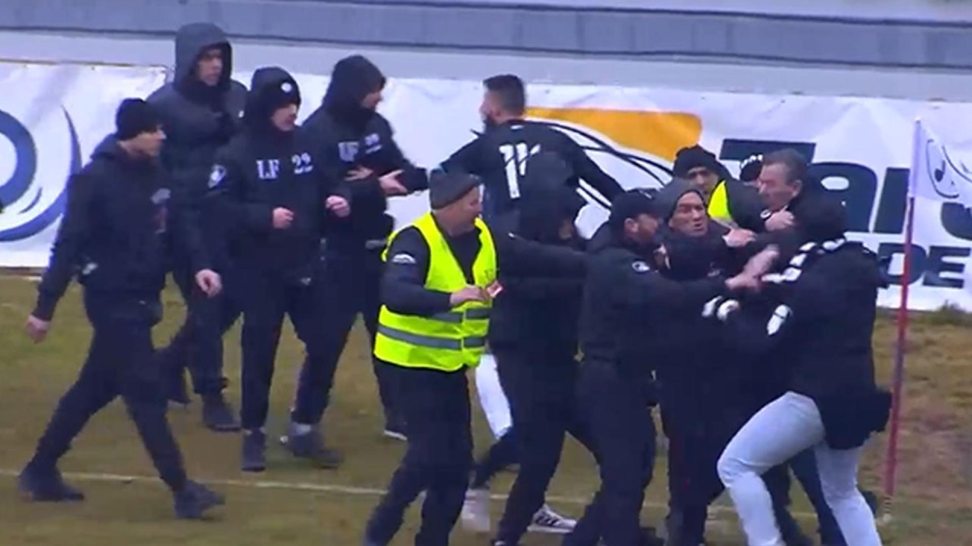 Грозен инцидент беляза мача между Локомотив Пловдив и столичния Септември